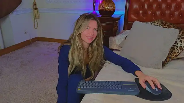 Real_Tini's cam snapshot