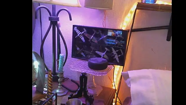 Pussyeat2please live sex cam