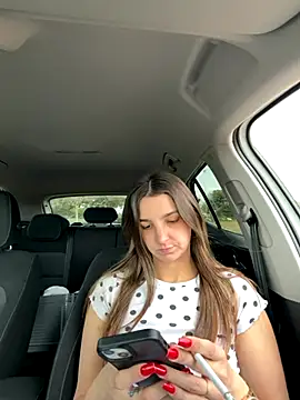 DoriDeluxe66 live sex cam