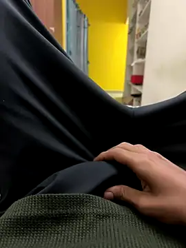 hyderabadii_boi live sex cam