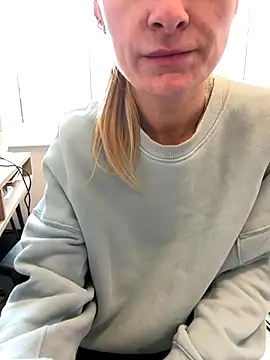 Phoebe_Lily's cam snapshot