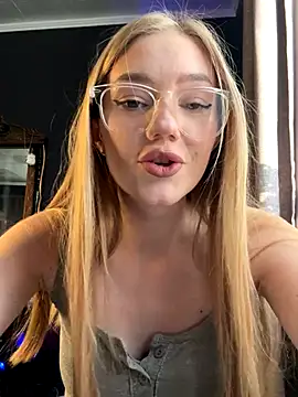 MilaMoone live sex cam