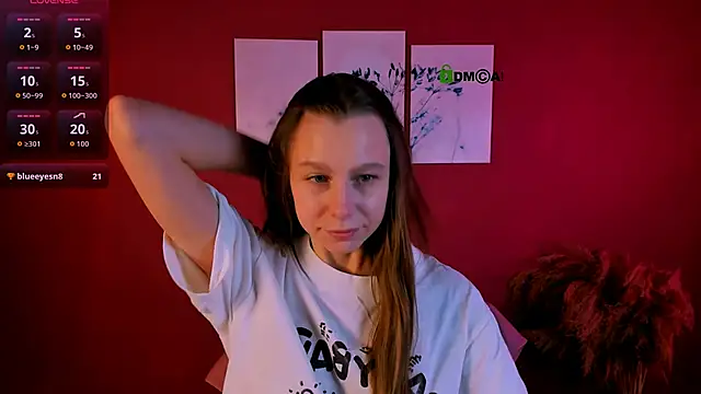 esme_moore_'s cam snapshot