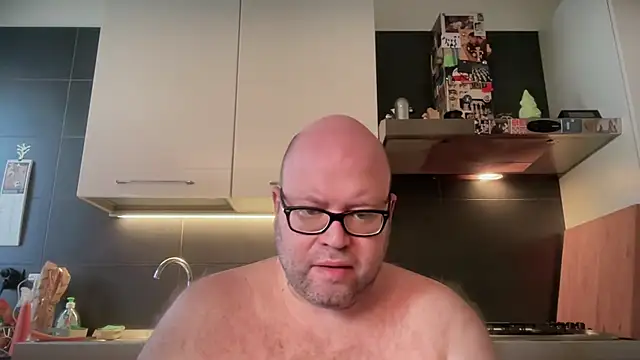 theitalianbear live sex cam
