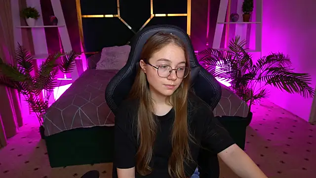 ArrinaWairr's cam snapshot