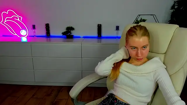 Alina_Blonde's cam snapshot