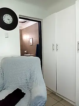 HipsDontLieX95's cam snapshot