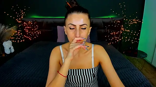 Rebecca_Diamond's cam snapshot