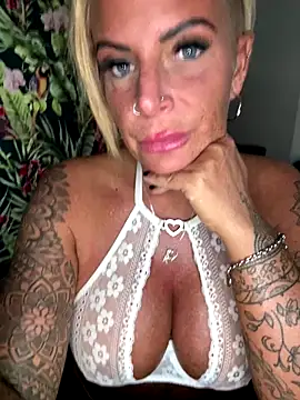 Big-Tits696969's cam snapshot