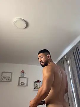 Ezzio_Scolaro live sex cam