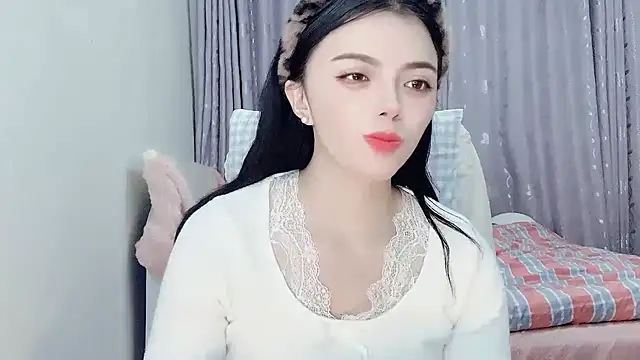 Eloise131499 live sex cam