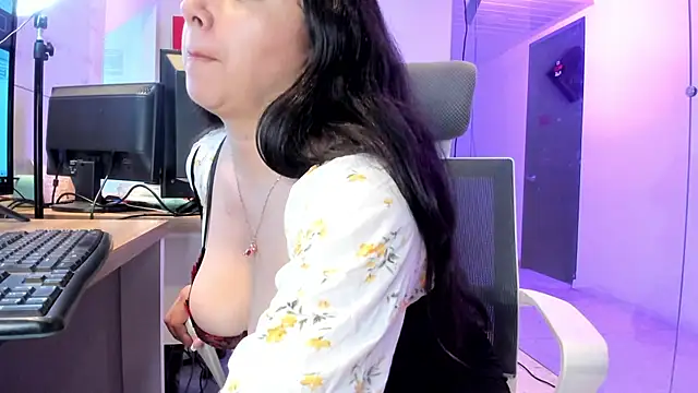 Kimkalifa_ live sex cam