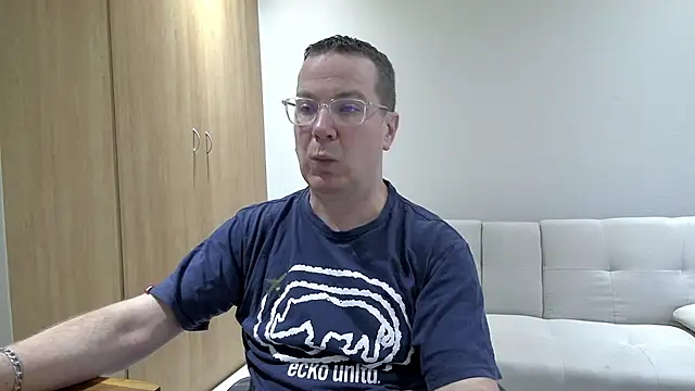 BrettJ81 live sex cam