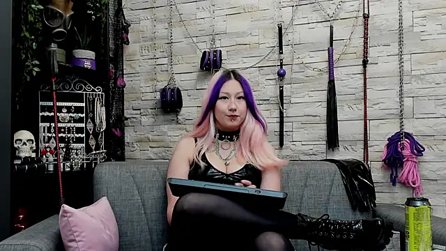 CruelMistress live sex cam