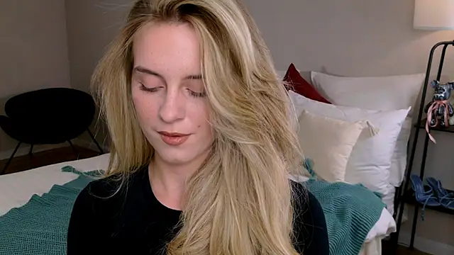 RozzitaBedberry live sex cam