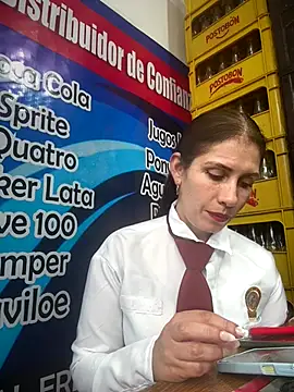 Alysson-- live sex cam