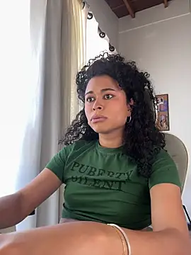 GabriSaenz live sex cam