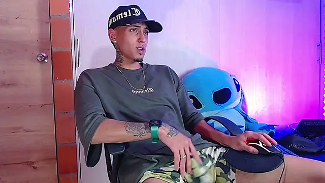 Liam_lee's Stripchat show and profile