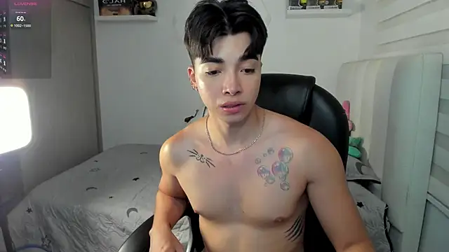 santy7v7's Stripchat show and profile