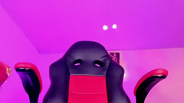 naomy__xx's Stripchat show and profile