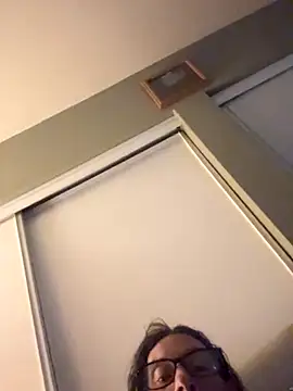 SmokeyKnight live sex cam