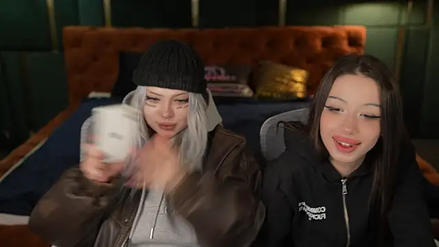 Naomi_054 live sex cam