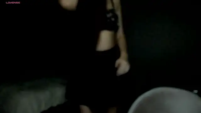 Kira_love_81 live sex cam