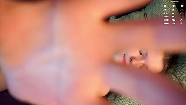 LynHillaire live sex cam