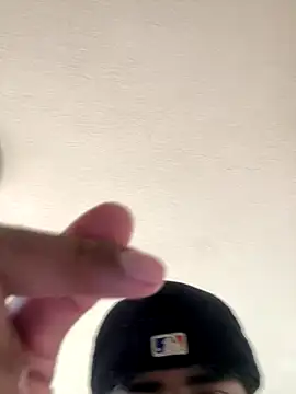 Erickhotddjots live sex cam