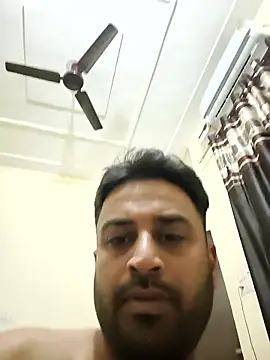 ITZ_GURU live sex cam