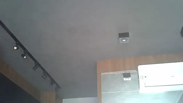 SkinnyKitten live sex cam