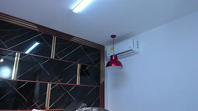 HannyThompson live sex cam