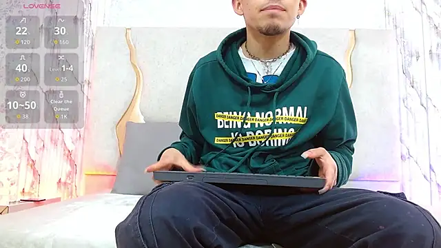 Axel_tay live sex cam