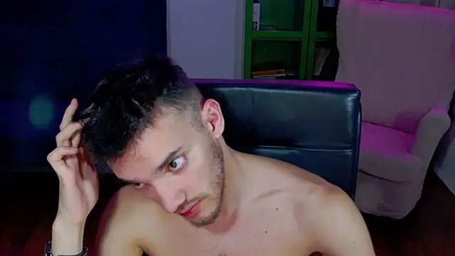 DominicValente live sex cam