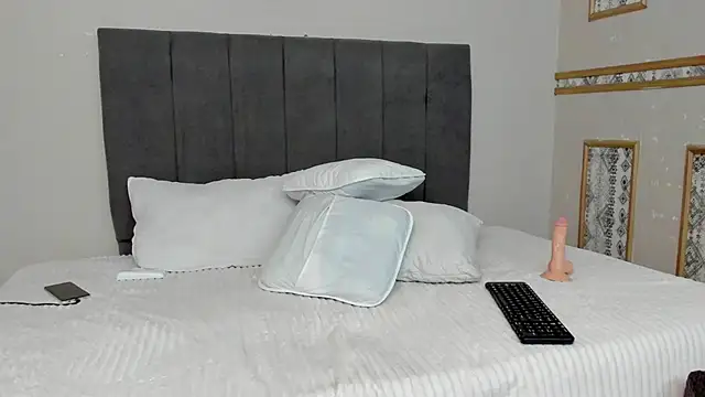 MIssZhoe live sex cam