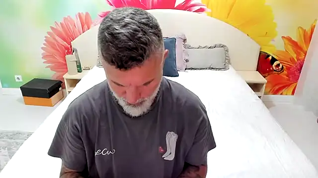 BlowMyXXL live sex cam