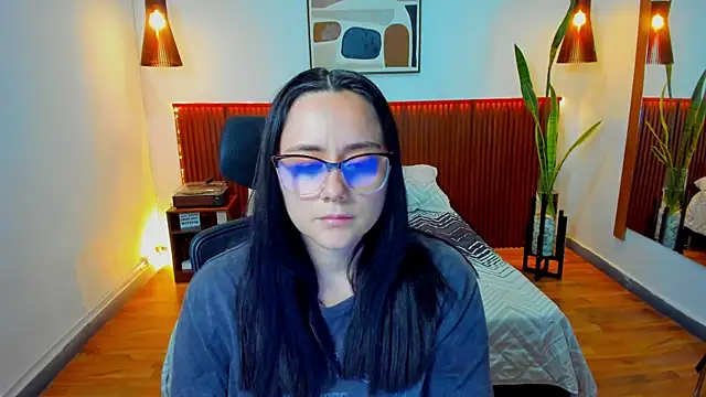 KatherineBond's Stripchat show and profile