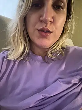 Bia_sexynovaes live sex cam