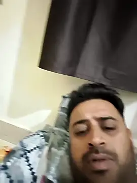 ITZ_GURU live sex cam