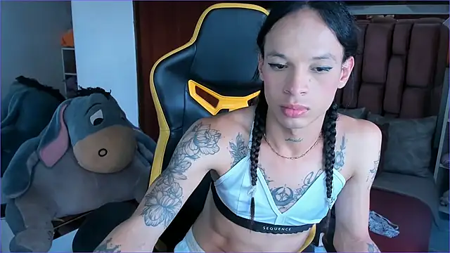 sara_slut21 live sex cam