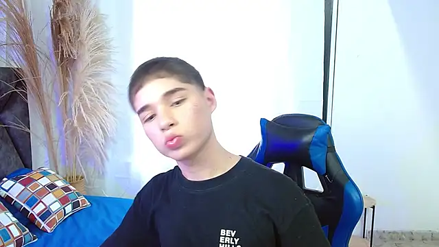 Mattass18 live sex cam