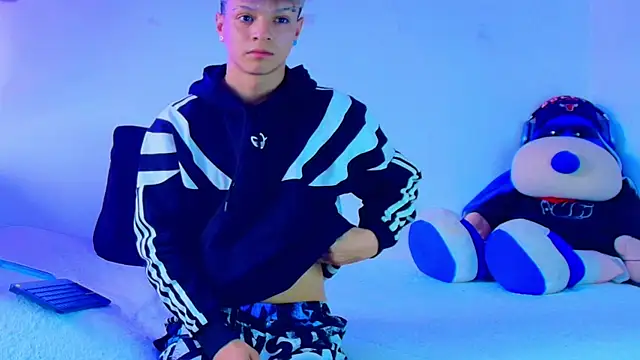twink_sebas_ live sex cam