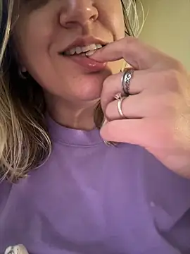 Bia_sexynovaes live sex cam