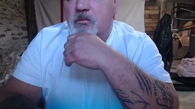 Newfiesausage1972 live sex cam