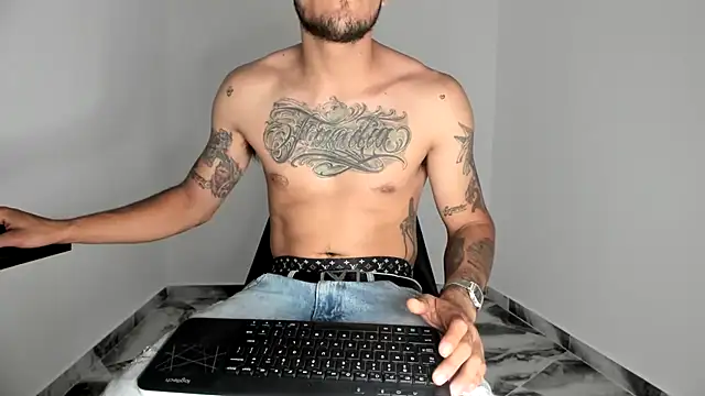 mikee_scooth live sex cam