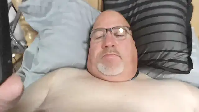 Bigbear0563 live sex cam