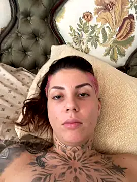 Izy_cute_ live sex cam