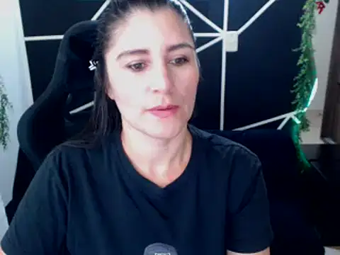 LUCY_LI's Stripchat show and profile