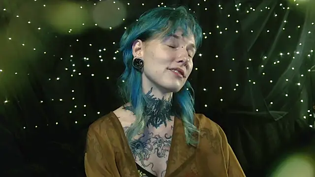 Littlespacemouse's Stripchat show and profile