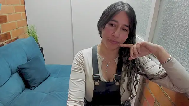 Penelope47 live sex cam